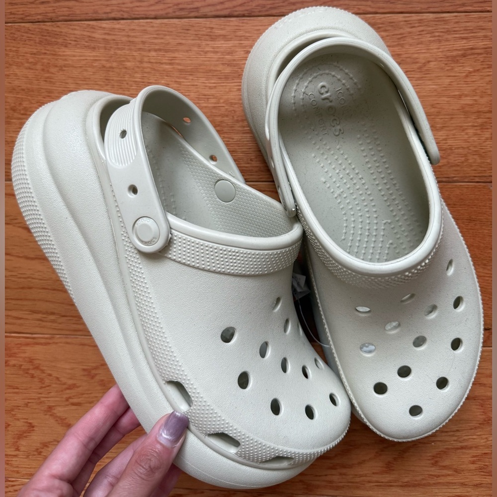 Crocs classic platform bone white clogs women’s 9 men’s 7 iconic comfort slip on